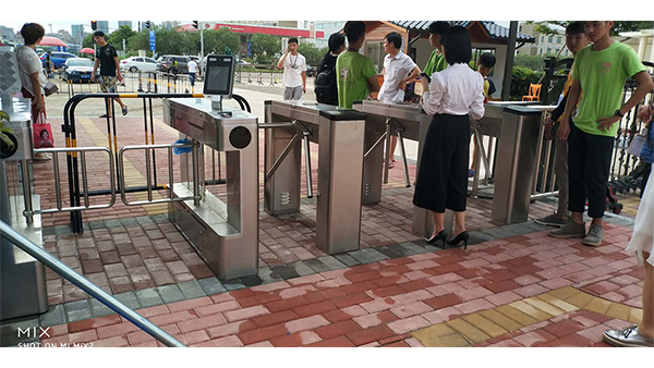 三桿閘機怎么調速度？